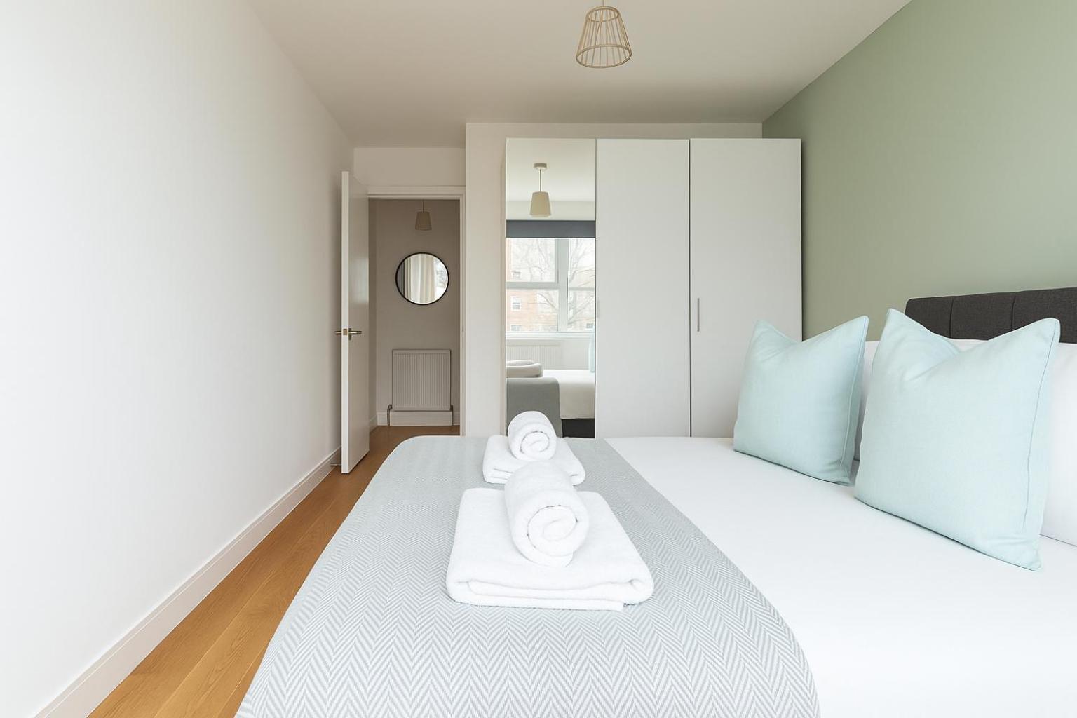 Comfortable West Near Acton Town Station Apartment