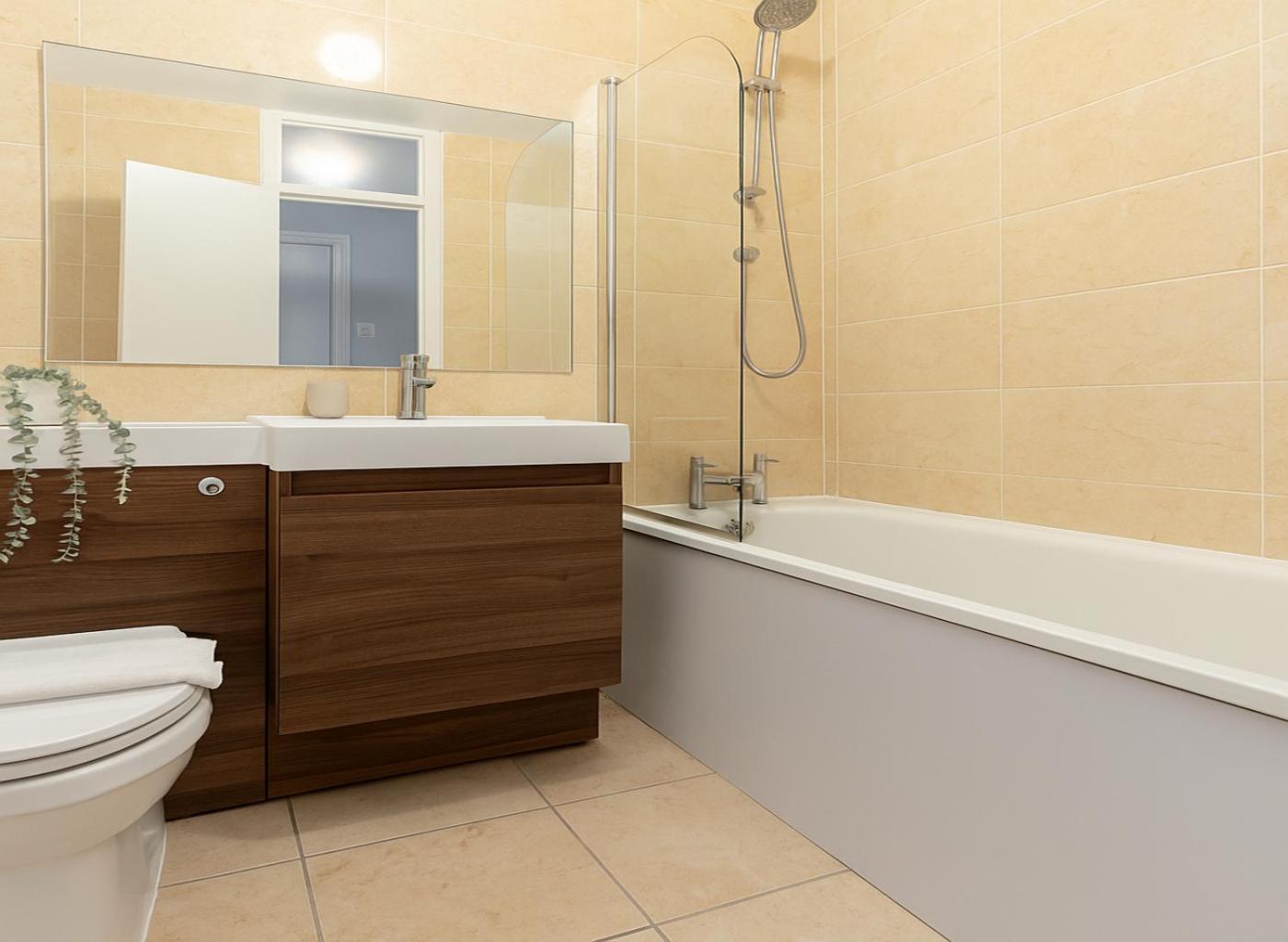 Comfortable West Near Acton Town Station Apartment *